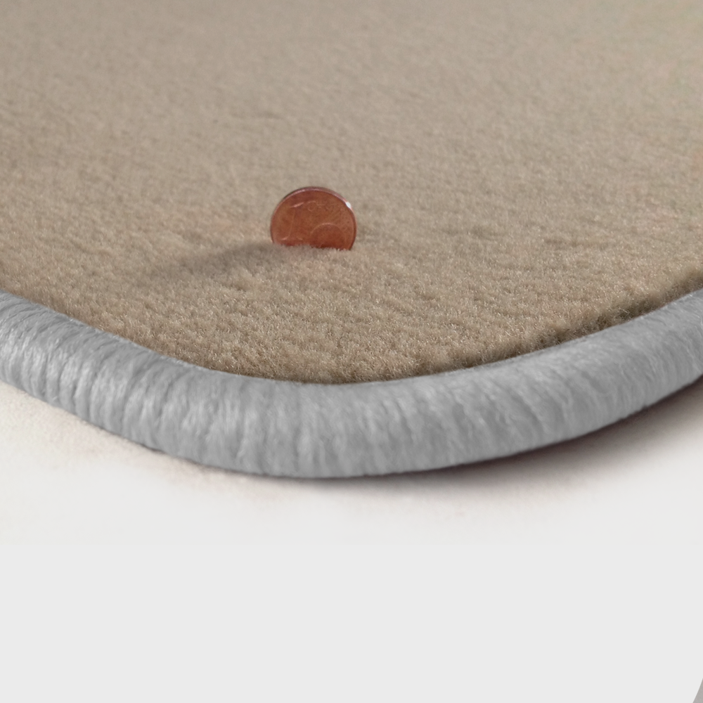 Farbmuster Ecke Beige Q308-detail 100-weiss Eine Ecke als Beispiel einer Fussmatte Velours beige mit Rand in weiss.
